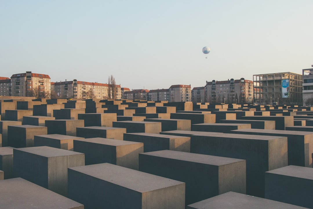 欧洲被杀犹太人纪念碑：柏林的反思之地 - Berlin | Secret World Trip Planner