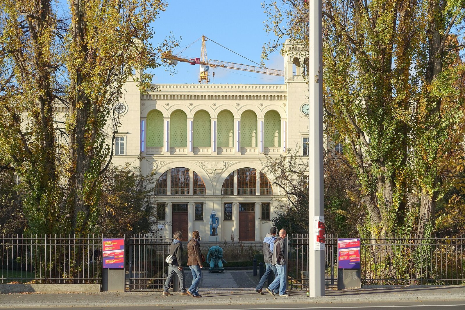 Descubra o Hamburger Bahnhof: Um tesouro cultural em Berlim - Berlin | Secret World Trip Planner