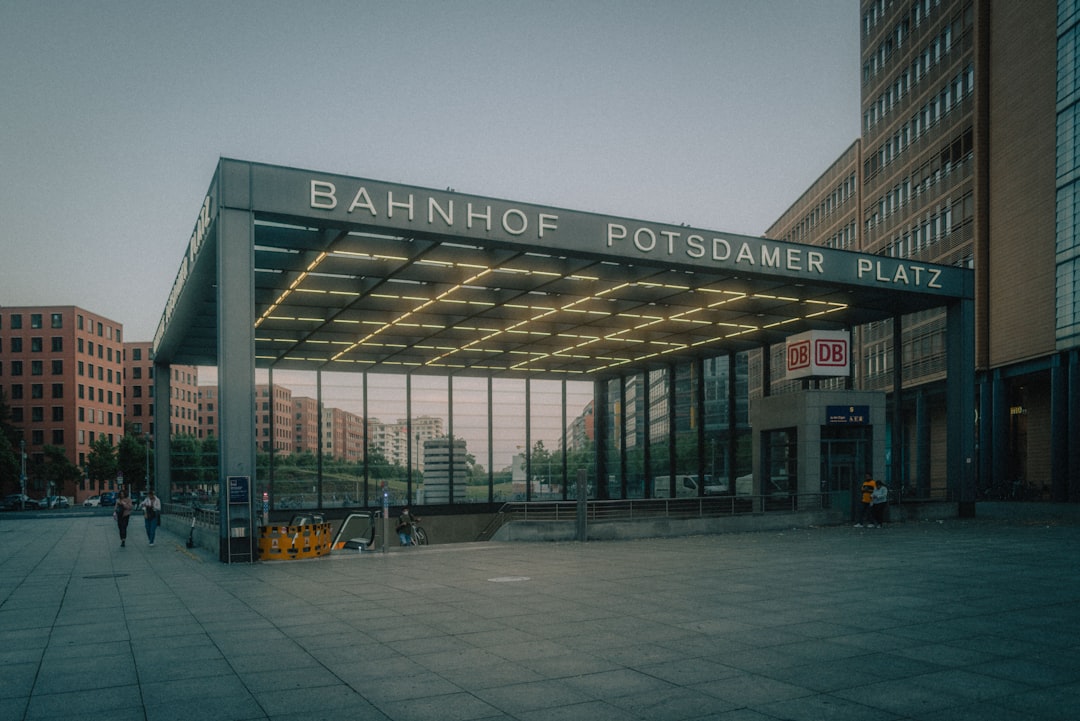 Descubra o Hamburger Bahnhof: Um tesouro cultural em Berlim - Berlin | Secret World Trip Planner