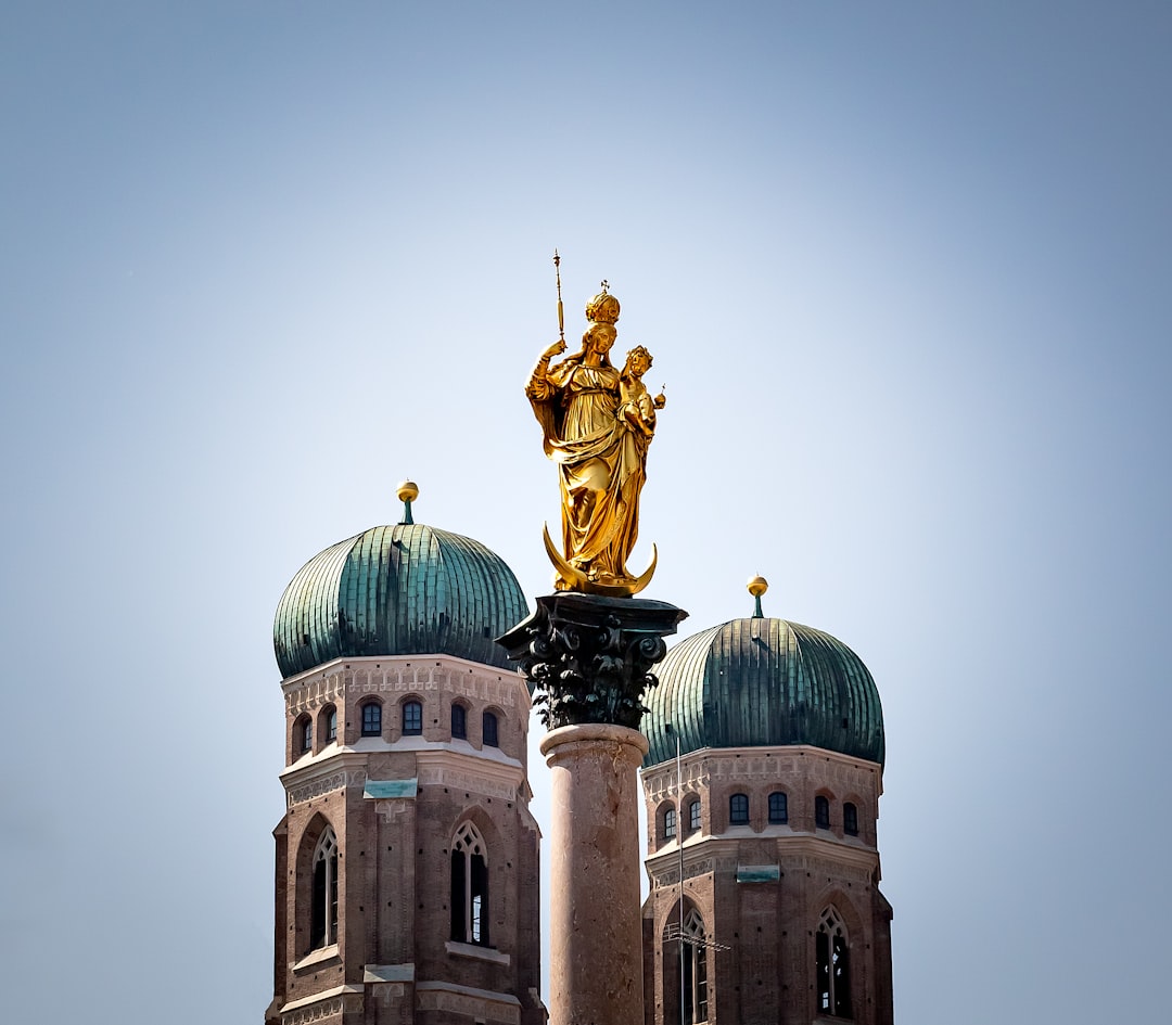 Descubre la Frauenkirche de Múnich: símbolo de cultura e historia - München | Secret World Trip Planner