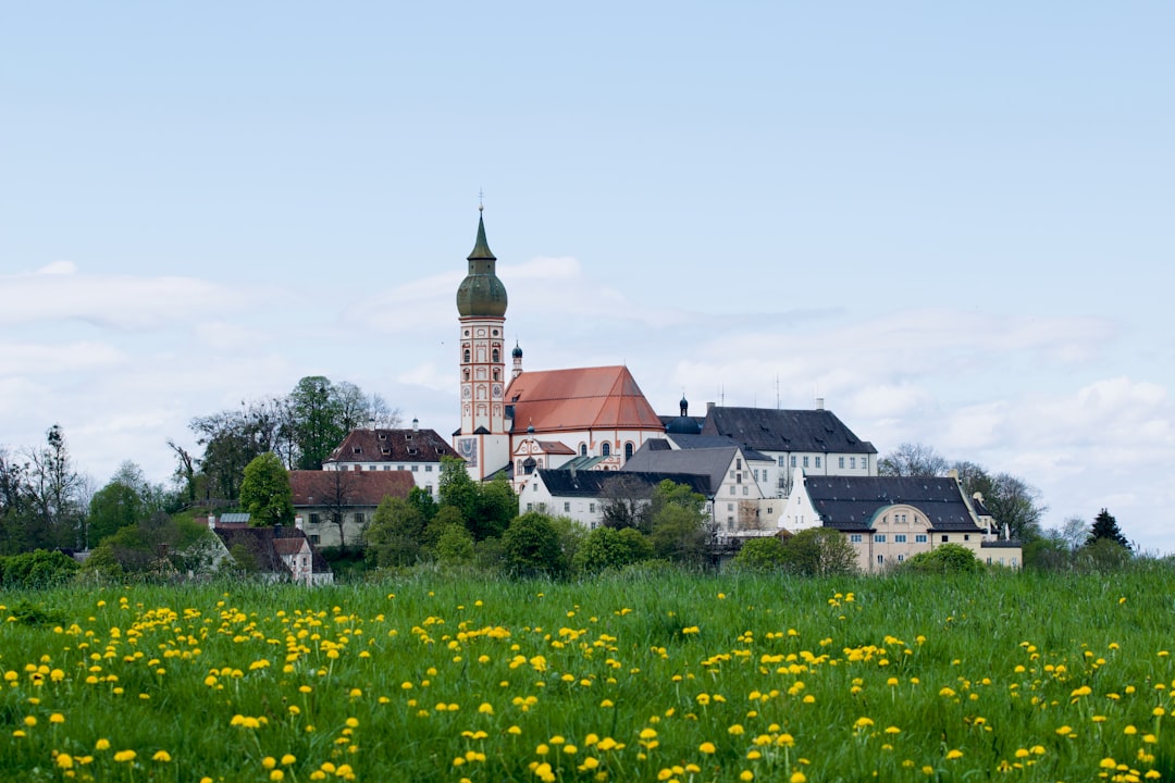 アンデクス修道院を発見:バイエルンの文化的宝石 - Andechs | Secret World Trip Planner