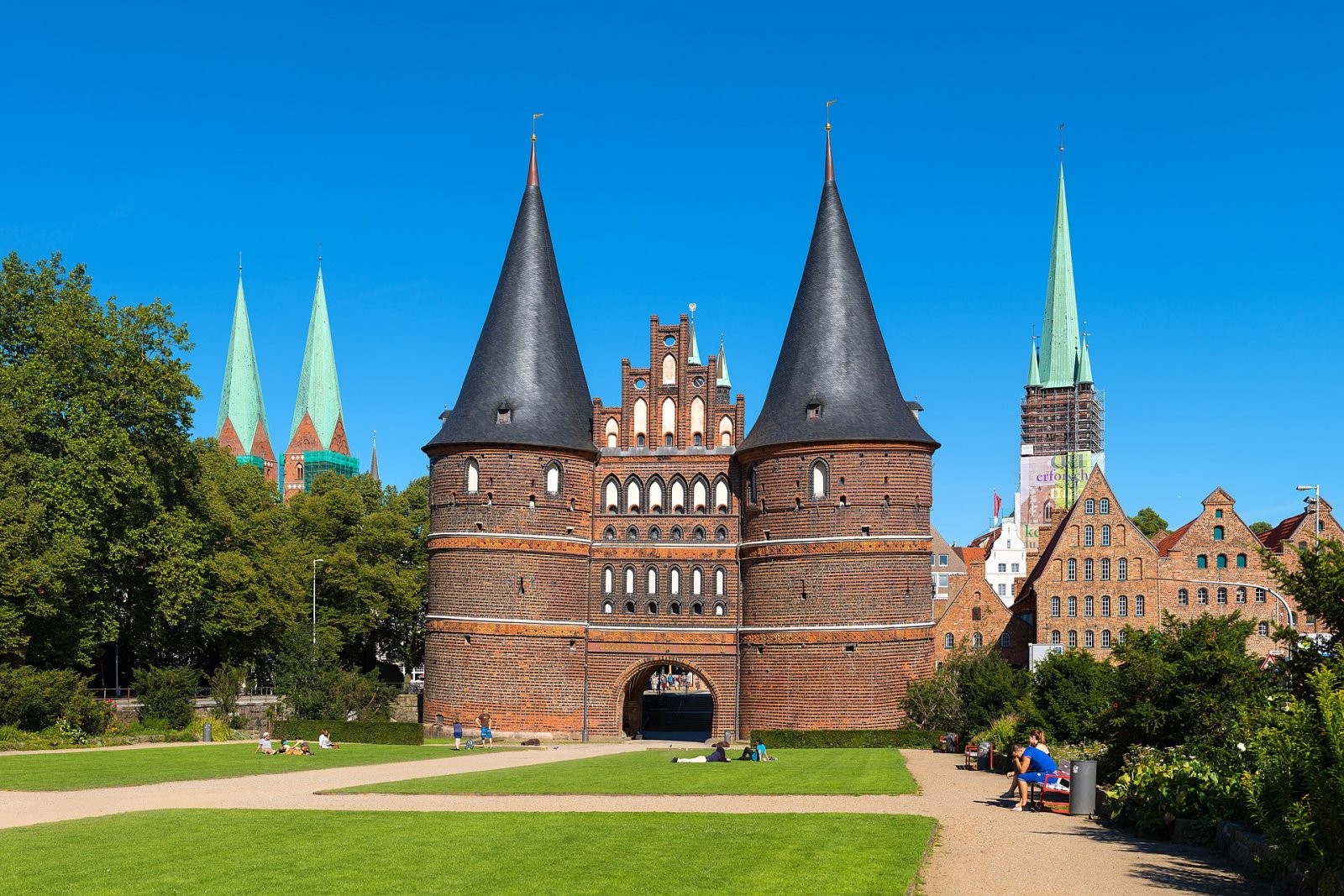 Descubra o Holstentor de Lübeck: um símbolo de história e arquitetura - Lübeck | Secret World Trip Planner