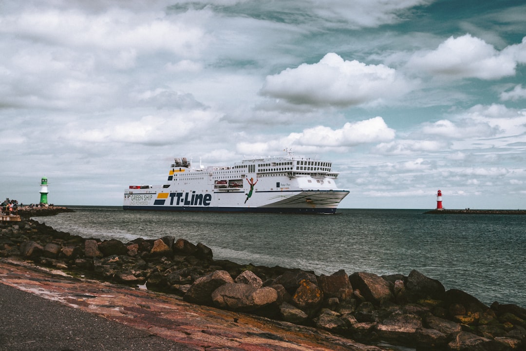 Entdecken Sie den Leuchtturm von Warnemünde: ein Juwel von Rostock - Rostock | Secret World Trip Planner