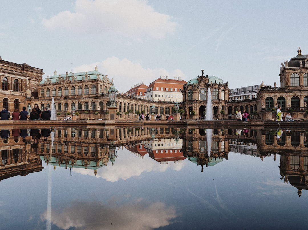 ドレスデン・ツヴィンガー：ザクセンの芸術と歴史の傑作 - Dresden | Secret World Trip Planner