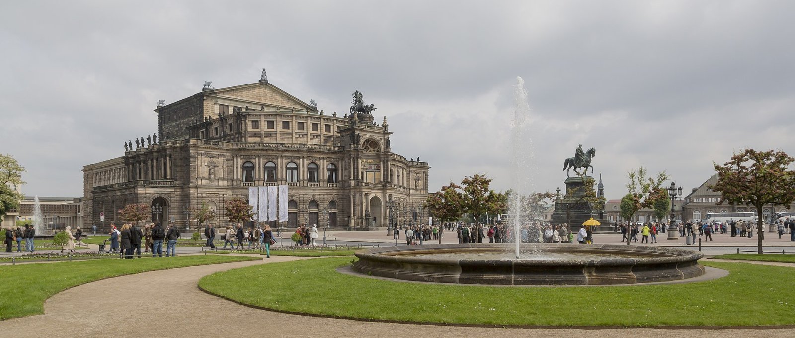 Descubre la Semperoper de Dresde: una joya cultural alemana - Dresden | Secret World Trip Planner