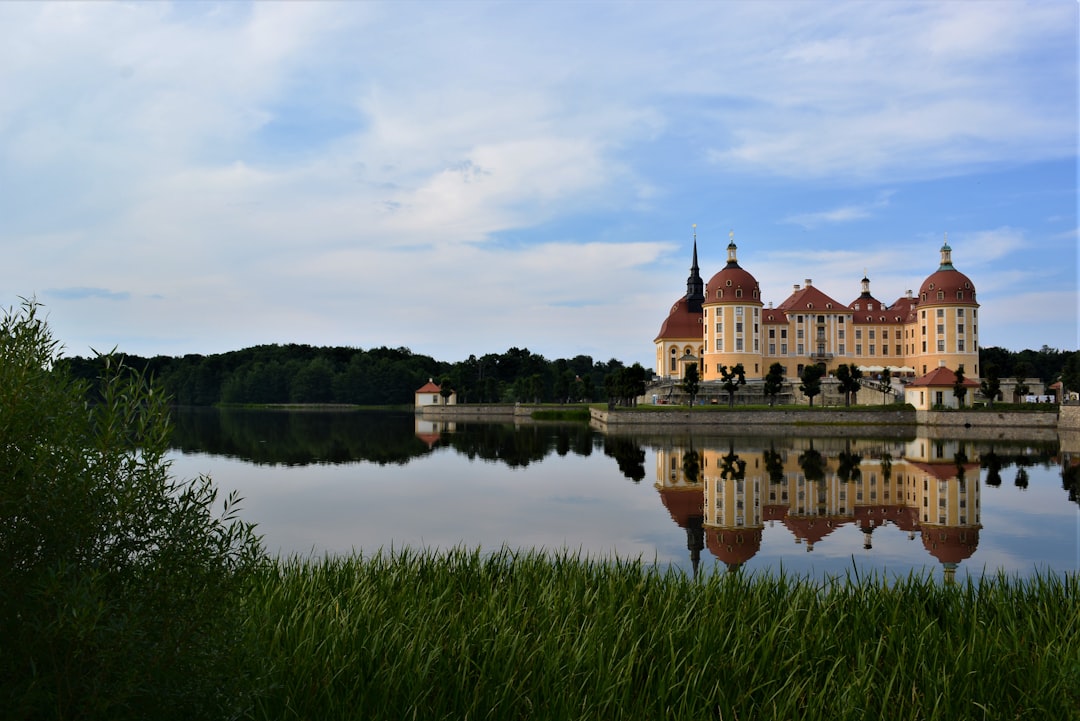 Descubre el Castillo de Moritzburg: Historia y Belleza en Sajonia - Moritzburg | Secret World Trip Planner