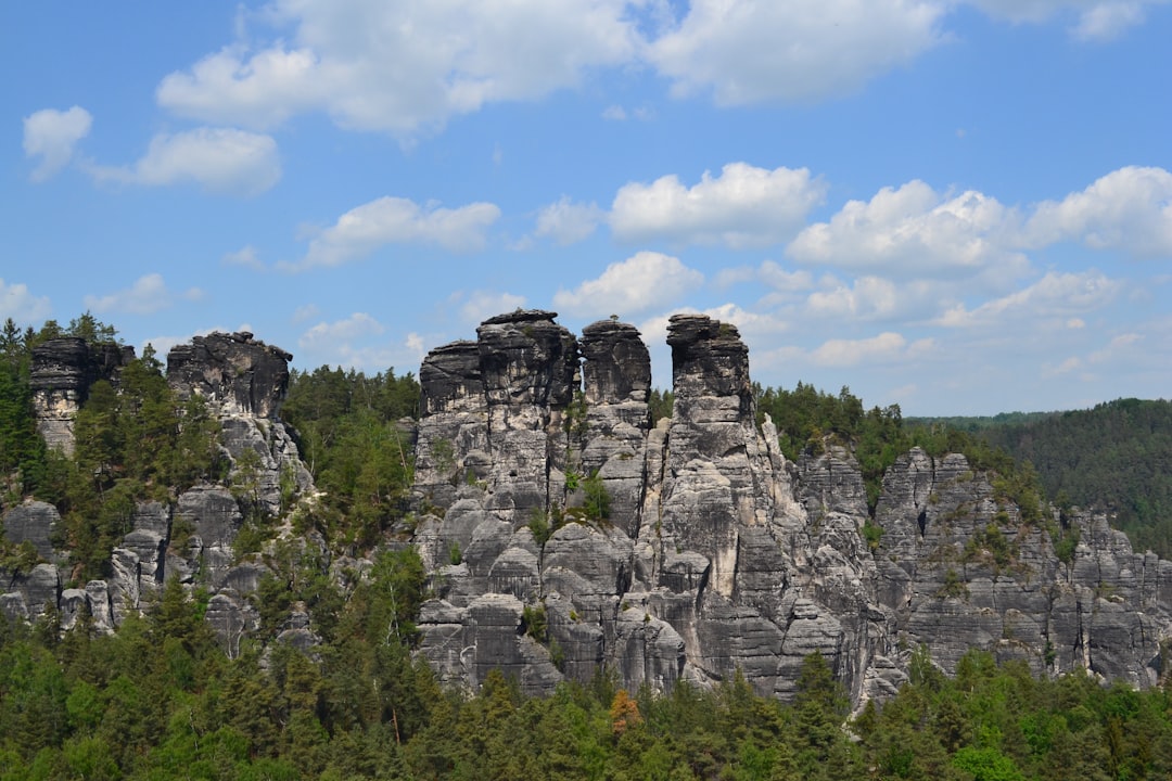 Descubre la Magia de la Formación Rocosa Bastei en Sajonia - Rathen | Secret World Trip Planner
