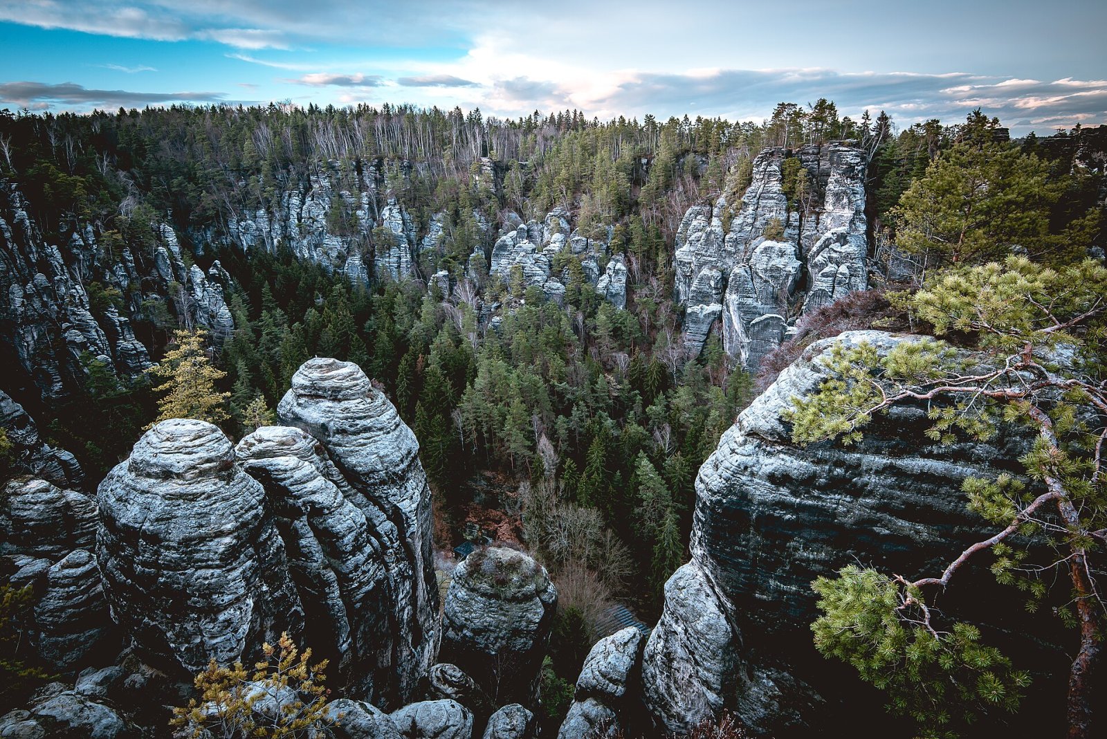 Descubre la Magia de la Formación Rocosa Bastei en Sajonia - Rathen | Secret World Trip Planner