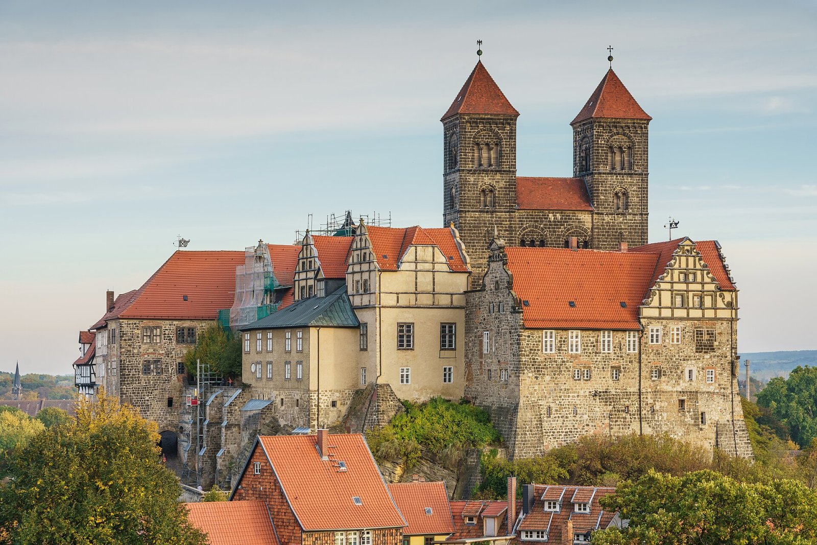 퀘들린부르크 수도원: 독일의 중세 보석 - Quedlinburg | Secret World Trip Planner