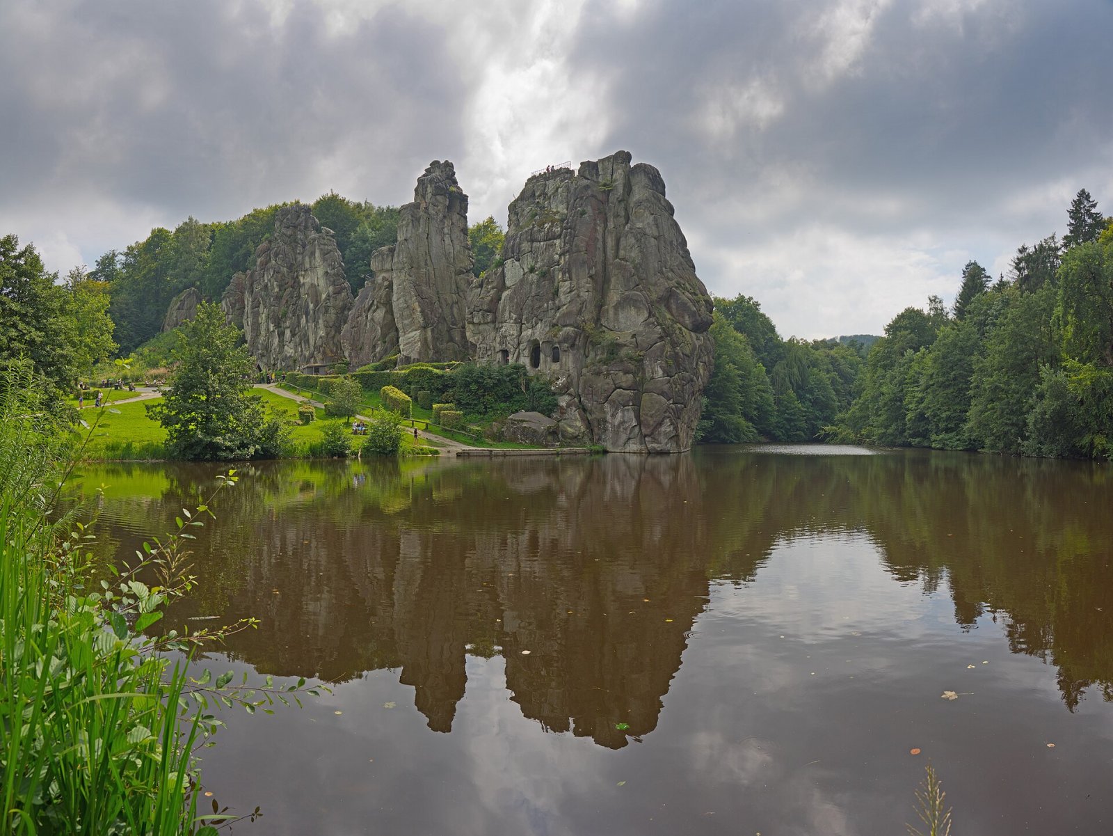 Esplorando gli Externsteine: Un Viaggio nella Storia della Germania - Horn-Bad Meinberg | Secret World Trip Planner