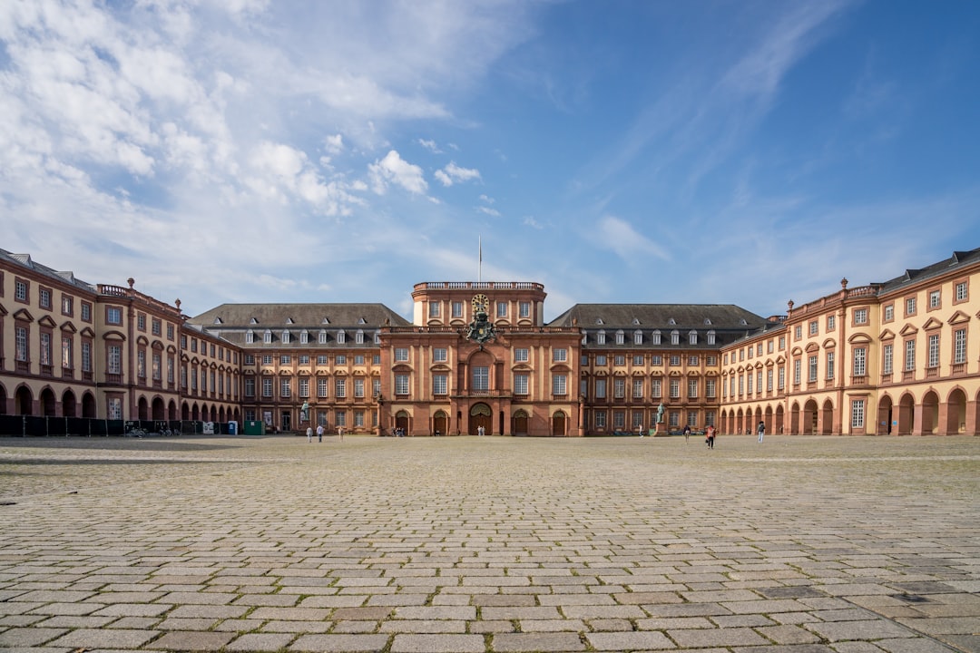 Мангеймский дворец: Историческое сокровище в сердце Германии - Mannheim | Secret World Trip Planner