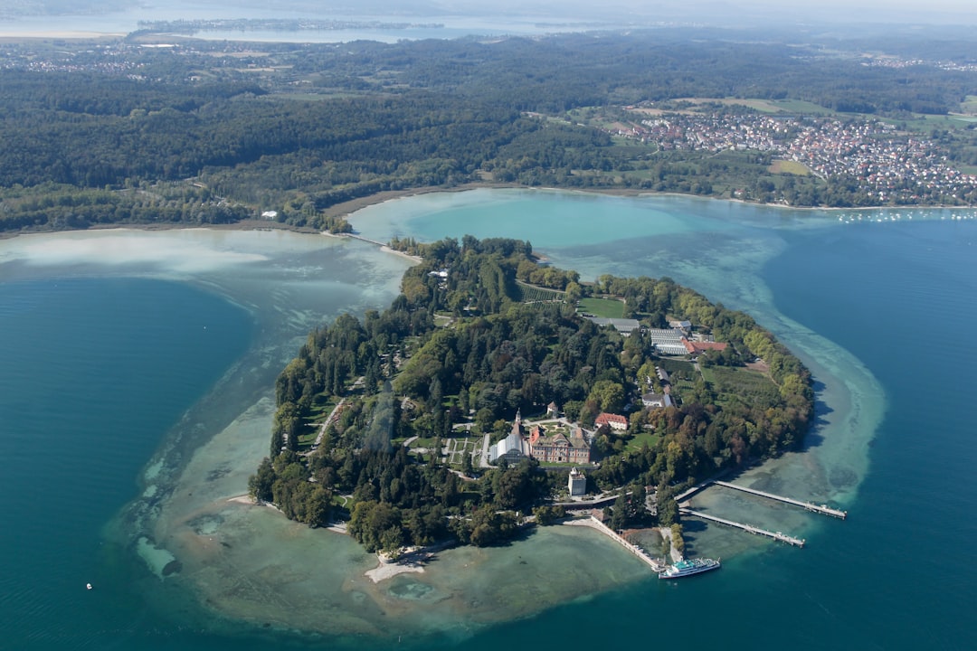 メインナウ島を発見：ボーデン湖の自然の楽園 - Konstanz | Secret World Trip Planner