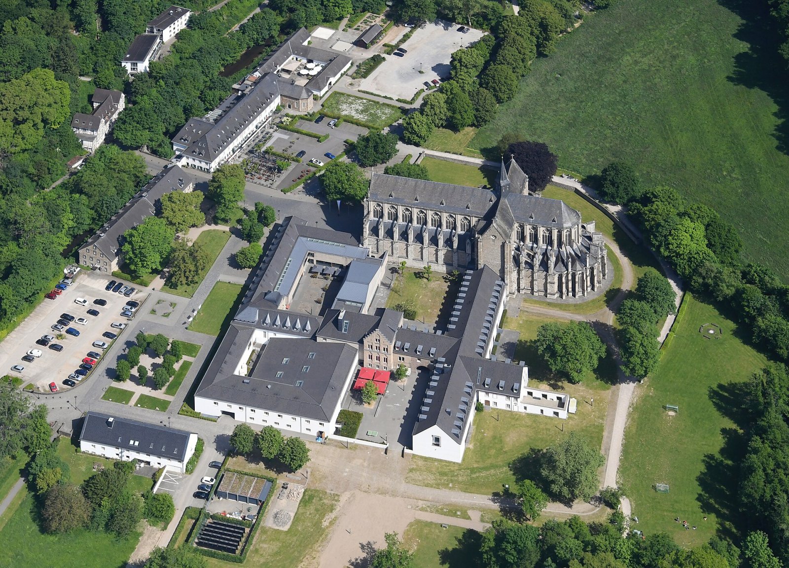 Descubra a Catedral de Altenberg: uma joia de Odenthal - Odenthal | Secret World Trip Planner