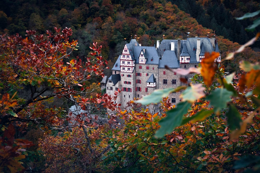 Découvrez Burg Eltz : un trésor caché en Allemagne - Wierschem | Secret World Trip Planner