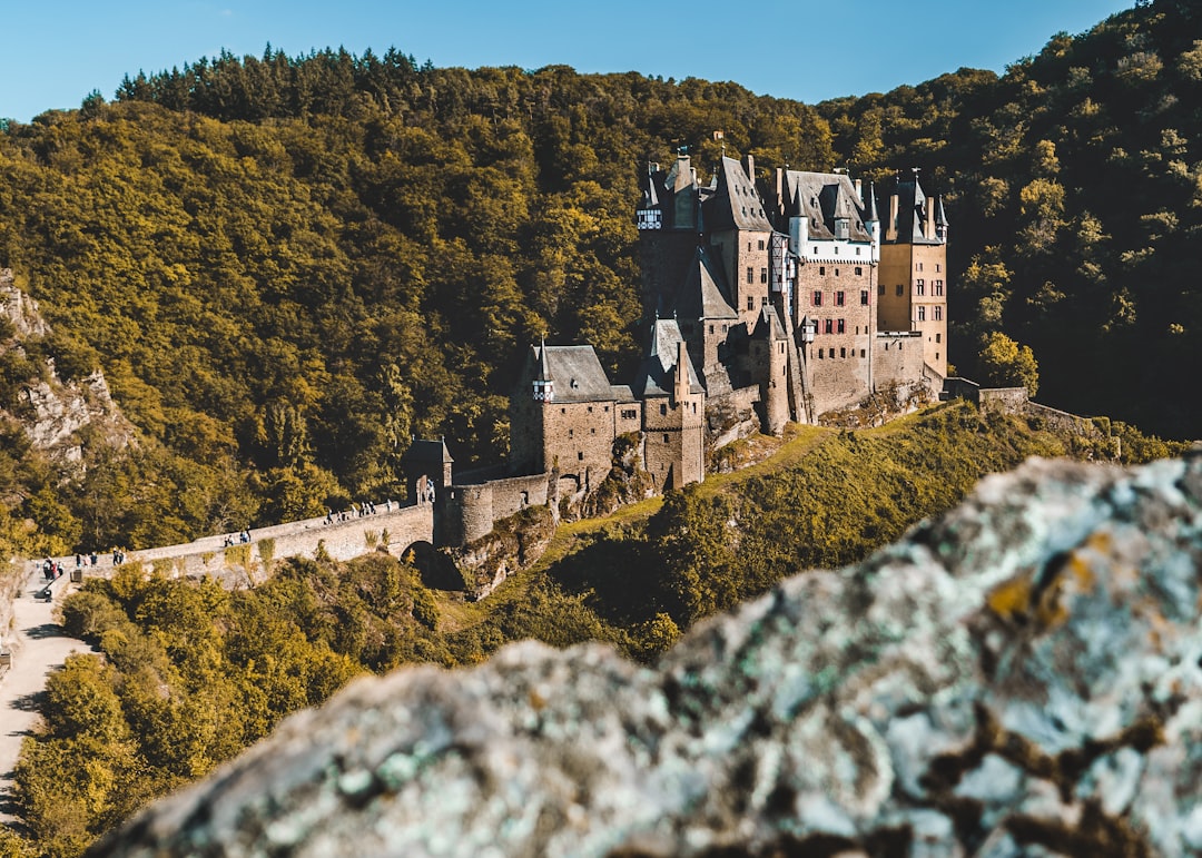 Descubre Burg Eltz: un tesoro escondido en Alemania - Wierschem | Secret World Trip Planner