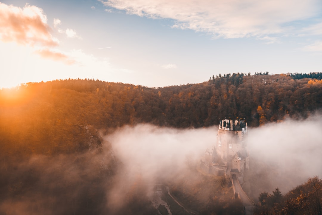 Descubre Burg Eltz: un tesoro escondido en Alemania - Wierschem | Secret World Trip Planner