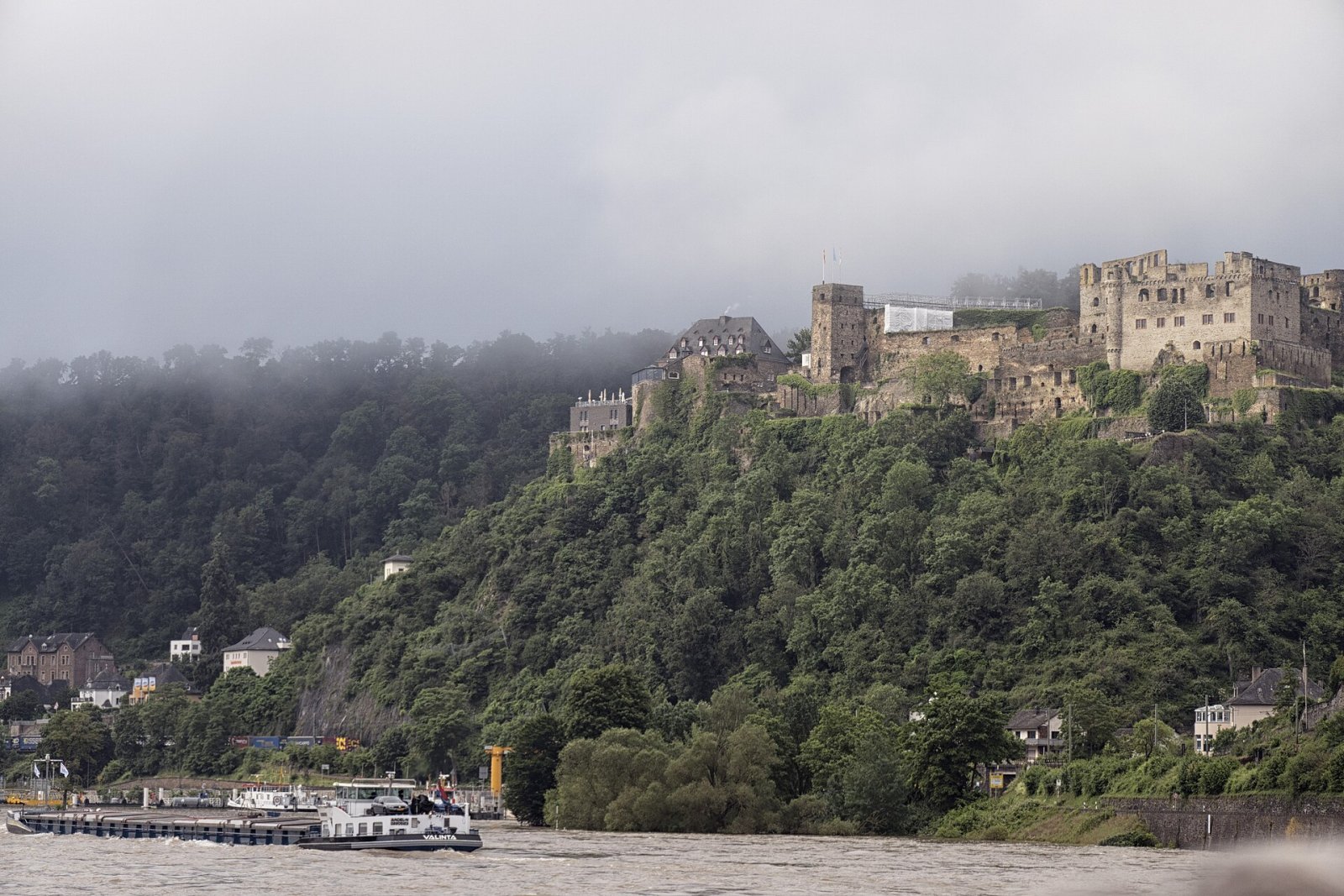 Descubra o Castelo de Rheinfels: História e Beleza no Reno - Sankt Goar | Secret World Trip Planner