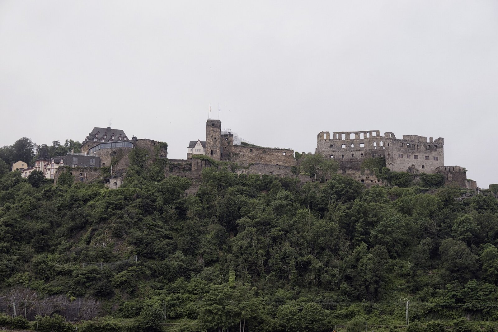 Descubra o Castelo de Rheinfels: História e Beleza no Reno - Sankt Goar | Secret World Trip Planner
