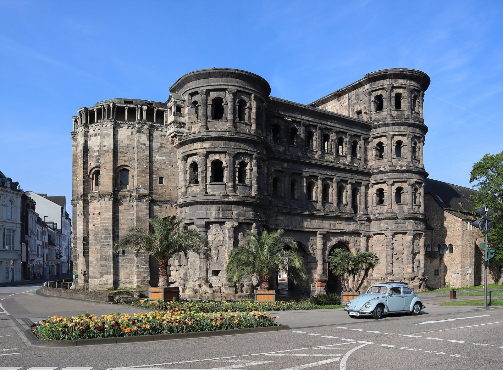 Explorando la Porta Nigra de Tréveris: Historia y Encanto - Trier | Secret World Trip Planner
