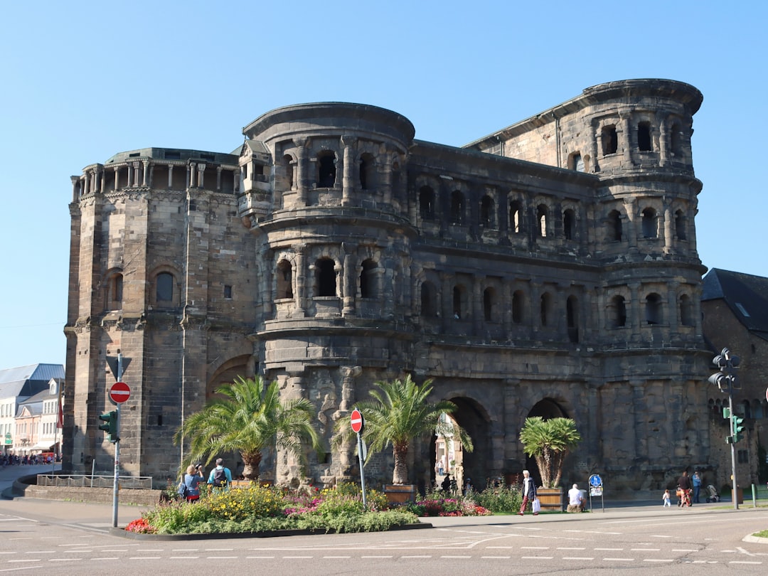 Explorando la Porta Nigra de Tréveris: Historia y Encanto - Trier | Secret World Trip Planner