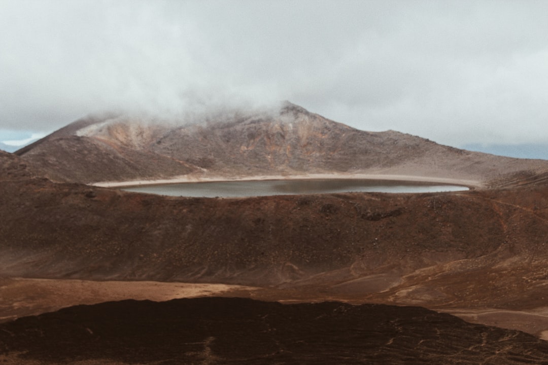 Descubre el Tongariro Alpine Crossing: Un Trekking Único - Tongariro Alpine Crossing | Secret World Trip Planner