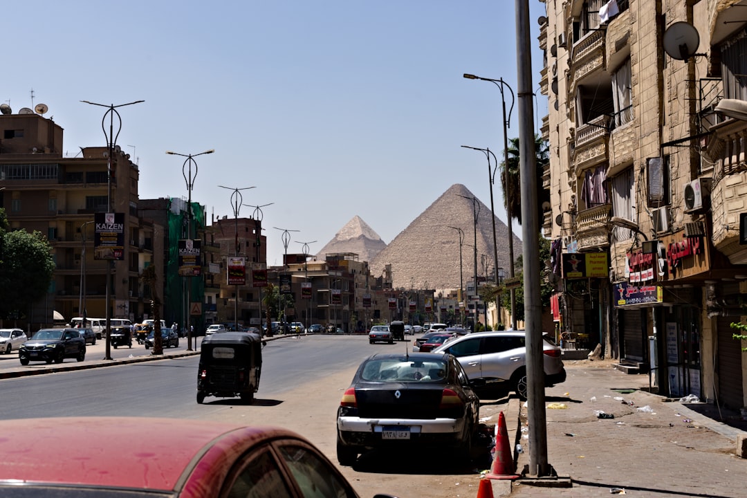 Descubre Bab Al-Nasr: La Puerta de la Victoria en El Cairo - El-Gamaleya | Secret World Trip Planner