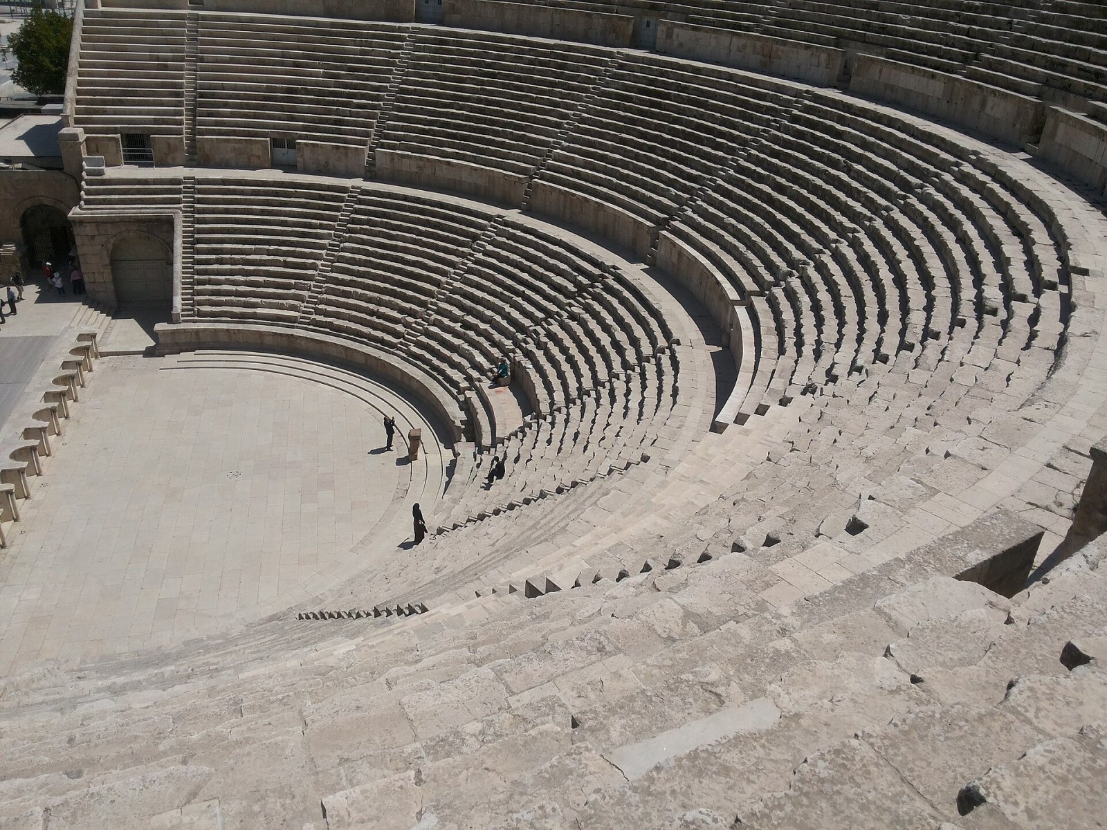 Descubre el Encanto del Teatro Romano de Amán - XW2Q+R7V | Secret World Trip Planner