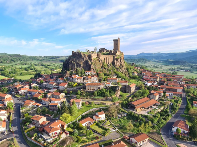 ル・ピュイ＝アン＝ヴェレのポリニャック城を発見しよう - Polignac | Secret World Trip Planner
