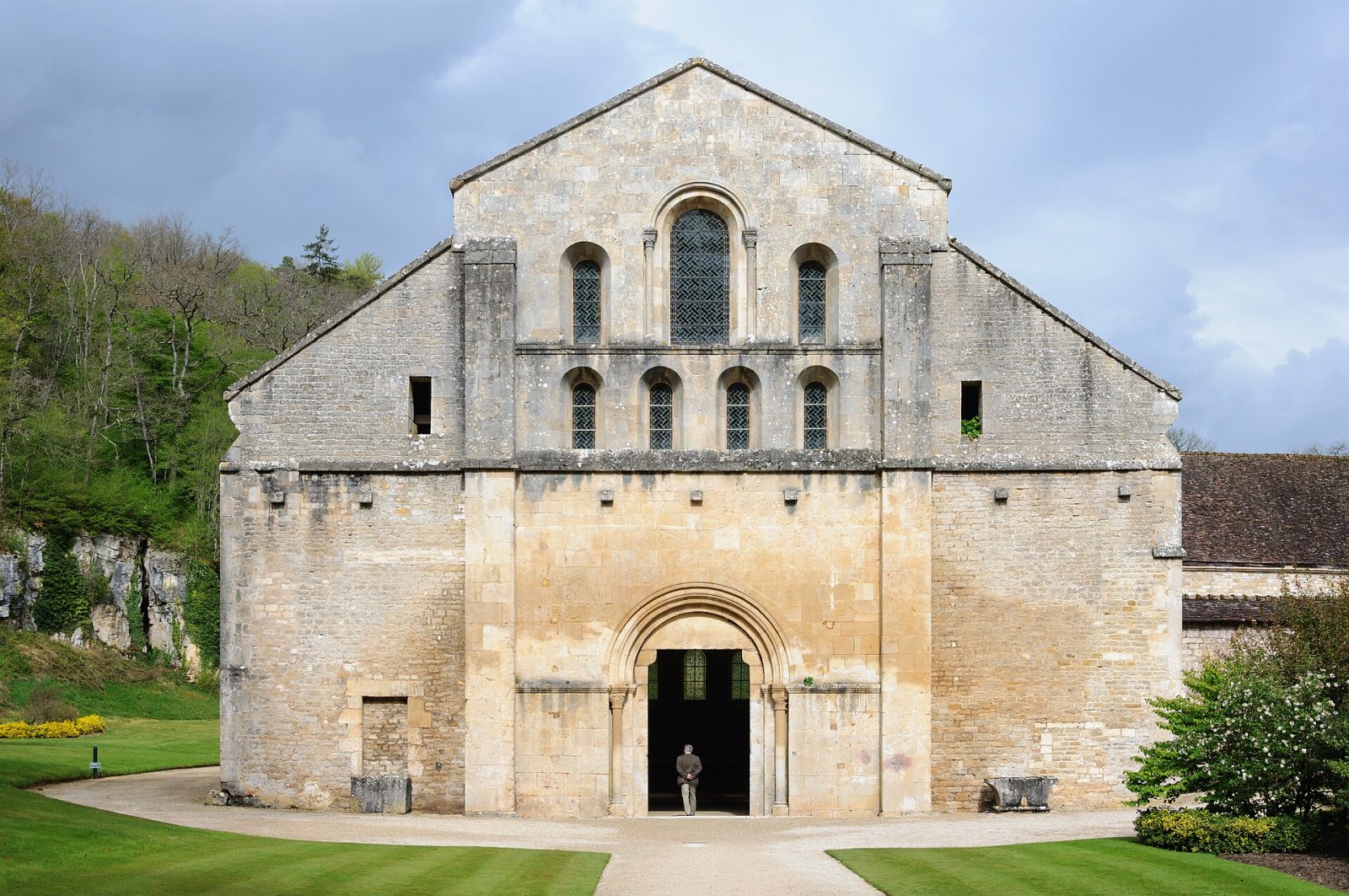 Scopri l'Abbaye de Fontenay: un tesoro della Borgogna - Marmagne | Secret World Trip Planner