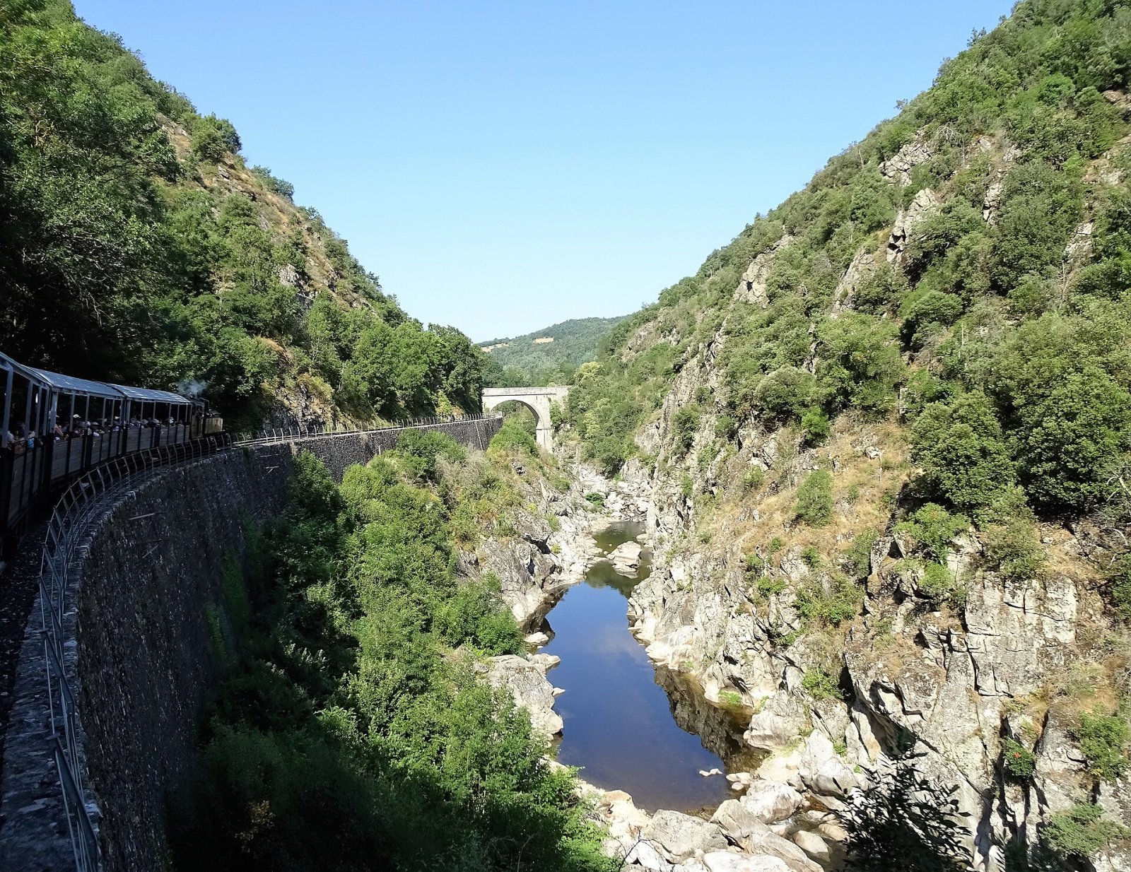杜河峡谷:法国的自然天堂 - Colombier-le-Vieux | Secret World Trip Planner
