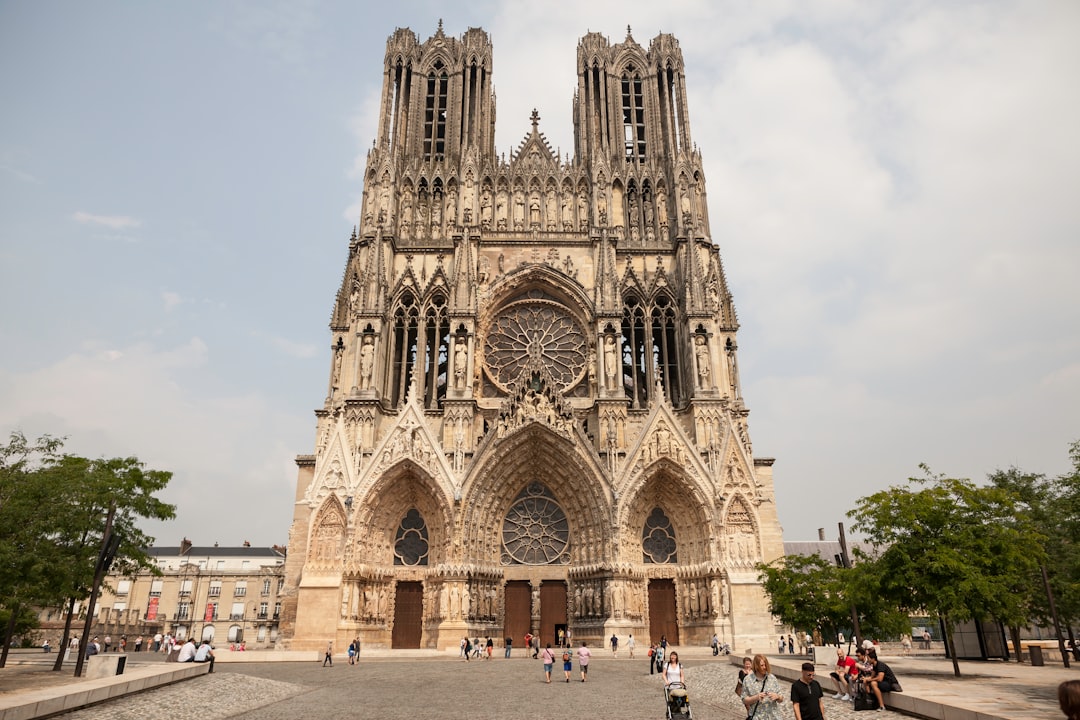 壮大なランス大聖堂を訪れる:ゴシックの傑作 - Reims | Secret World Trip Planner