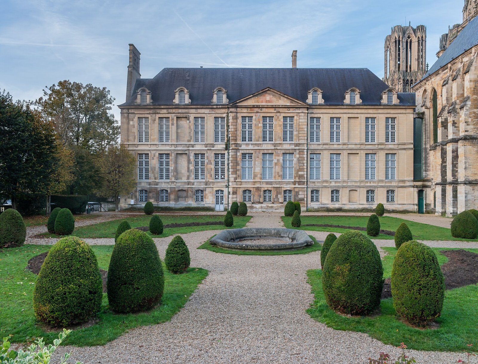 发现兰斯的塔乌宫:历史与美 - Reims | Secret World Trip Planner