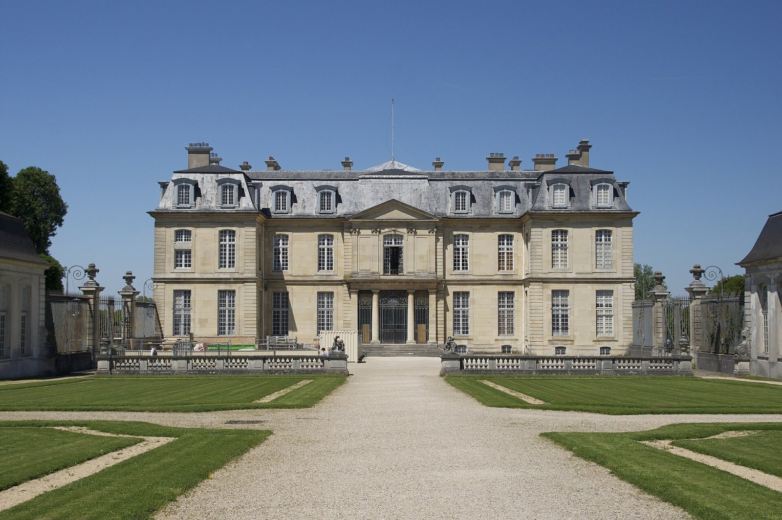 Entdecken Sie den Charme des Château de Champs-sur-Marne - Champs-sur-Marne | Secret World Trip Planner