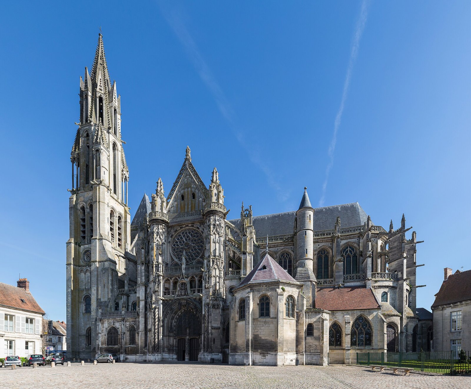 Откройте для себя Собор Сенлиса: жемчужина Иль-де-Франс - Senlis | Secret World Trip Planner