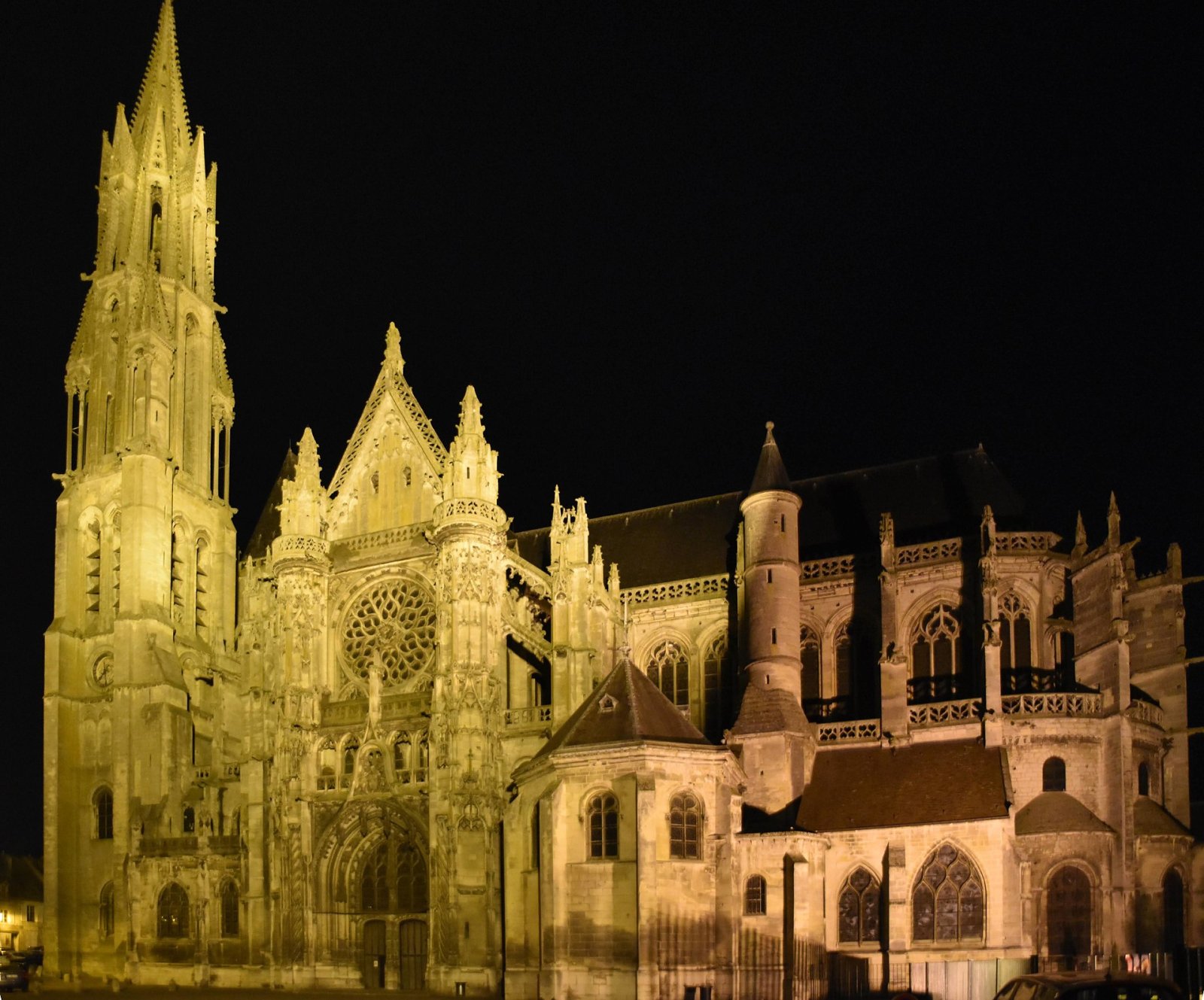 Откройте для себя Собор Сенлиса: жемчужина Иль-де-Франс - Senlis | Secret World Trip Planner