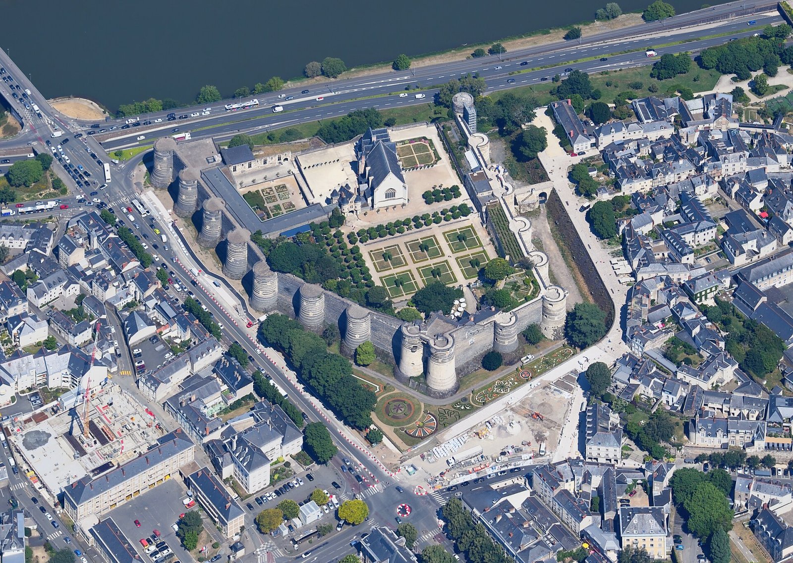Descubre el encanto del Château d'Angers en el Valle del Loira - Semblançay | Secret World Trip Planner