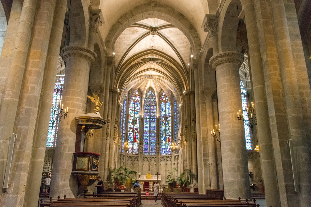 Descubriendo la Cathédrale Saint-Julien du Mans: un tesoro cultural - Le Mans | Secret World Trip Planner