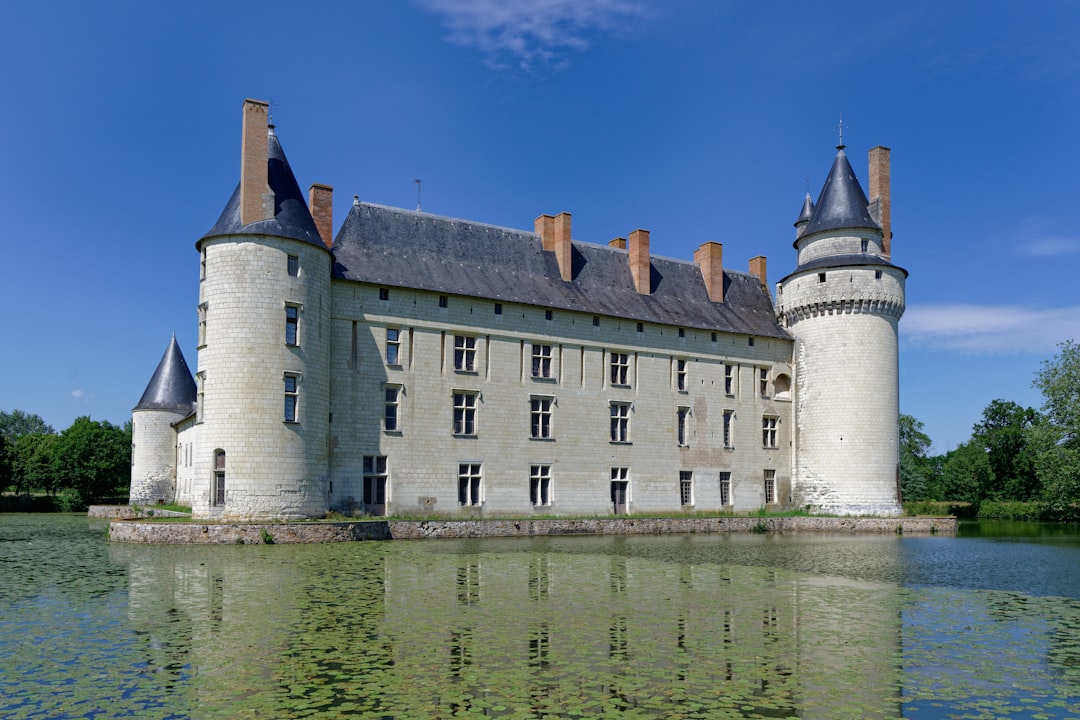 Descubra o encanto do Château du Plessis-Bourré na França - Saint-Aubin-le-Dépeint | Secret World Trip Planner