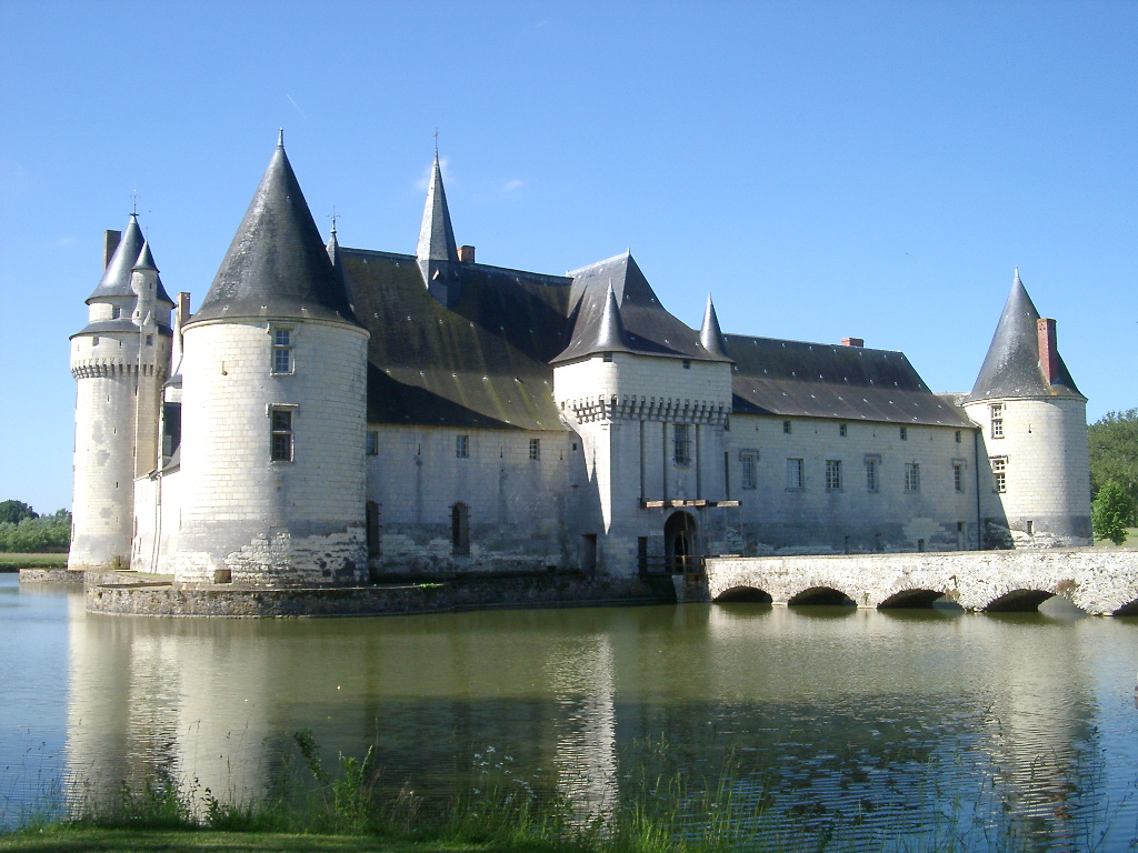 프랑스의 Château du Plessis-Bourré의 매력을 발견하세요 - Saint-Aubin-le-Dépeint | Secret World Trip Planner