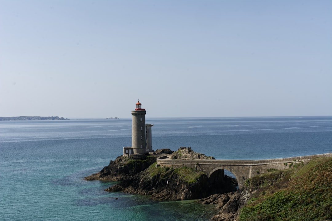 探索Île de Ré:法国的自然瑰宝 - Saint-Maurice-la-Souterraine | Secret World Trip Planner