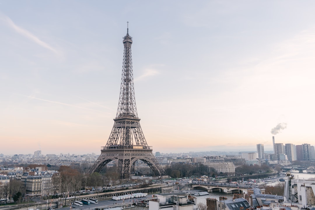 파리와 프랑스의 상징 에펠탑을 발견하다 - Paris | Secret World Trip Planner