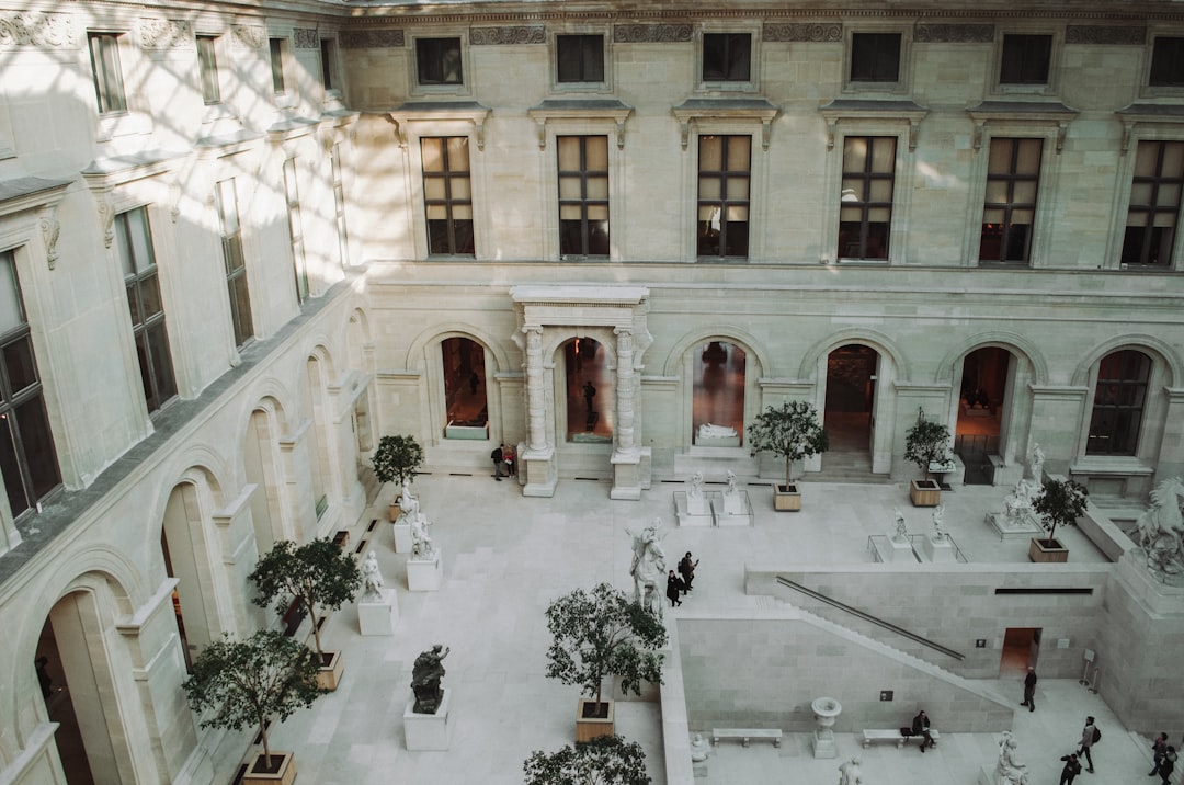 Descubra o Musée du Louvre: uma viagem pela arte e história - Paris | Secret World Trip Planner