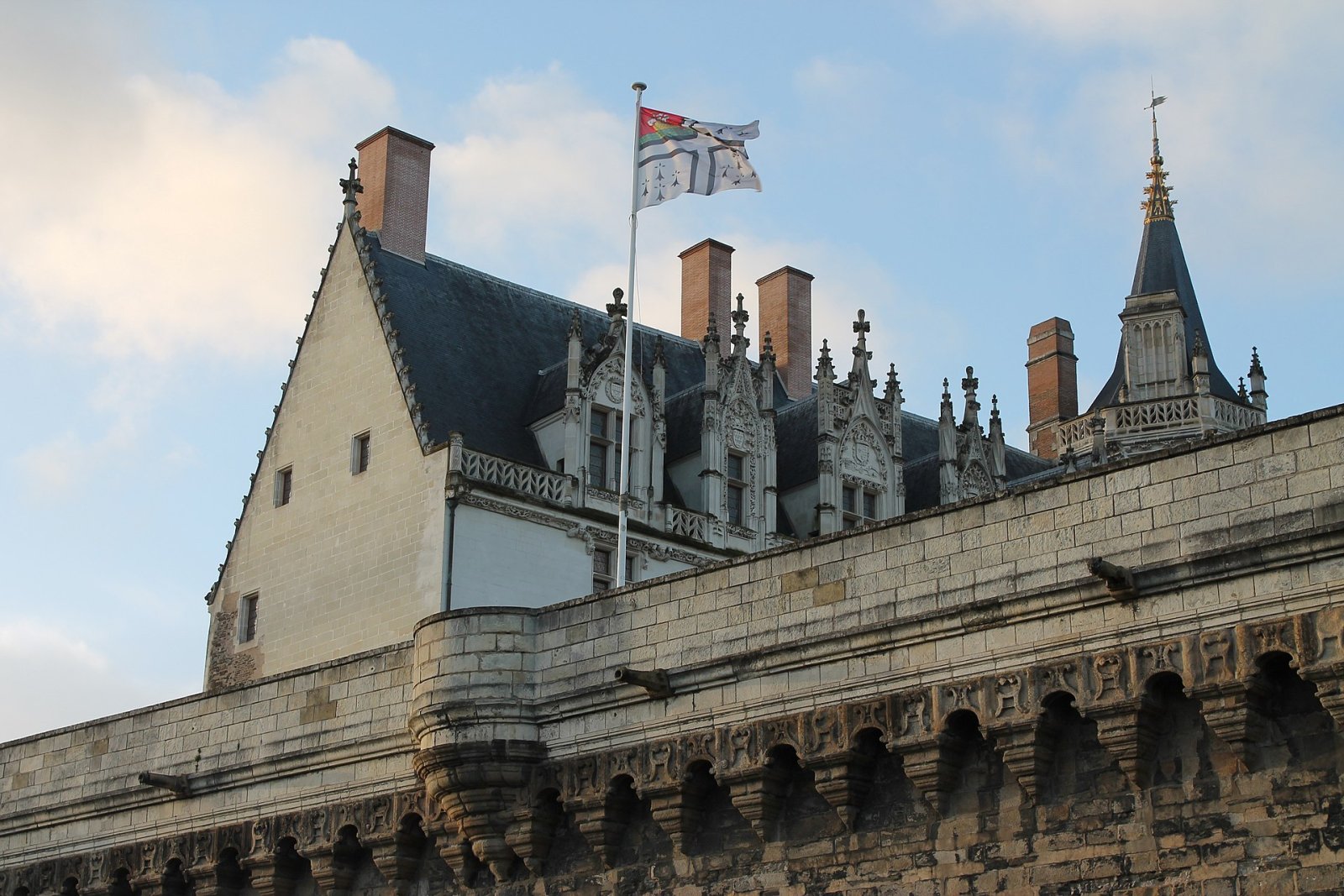 Château des Ducs de Bretagne: historia y encanto en Nantes - Fontguenand | Secret World Trip Planner