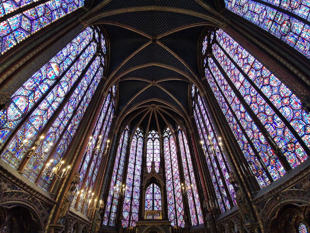 サント・シャペルを発見：パリの宝石 - Paris | Secret World Trip Planner
