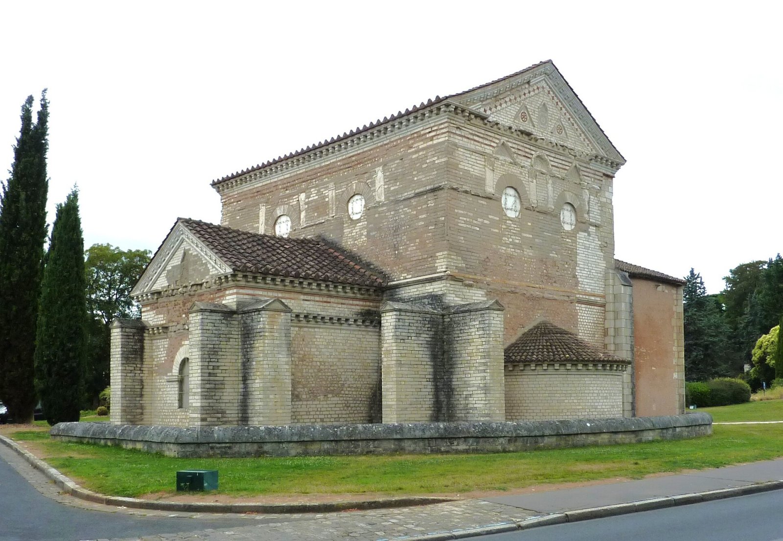 Scopri il Baptistère Saint-Jean de Poitiers: Storia e Bellezza - Poitiers | Secret World Trip Planner