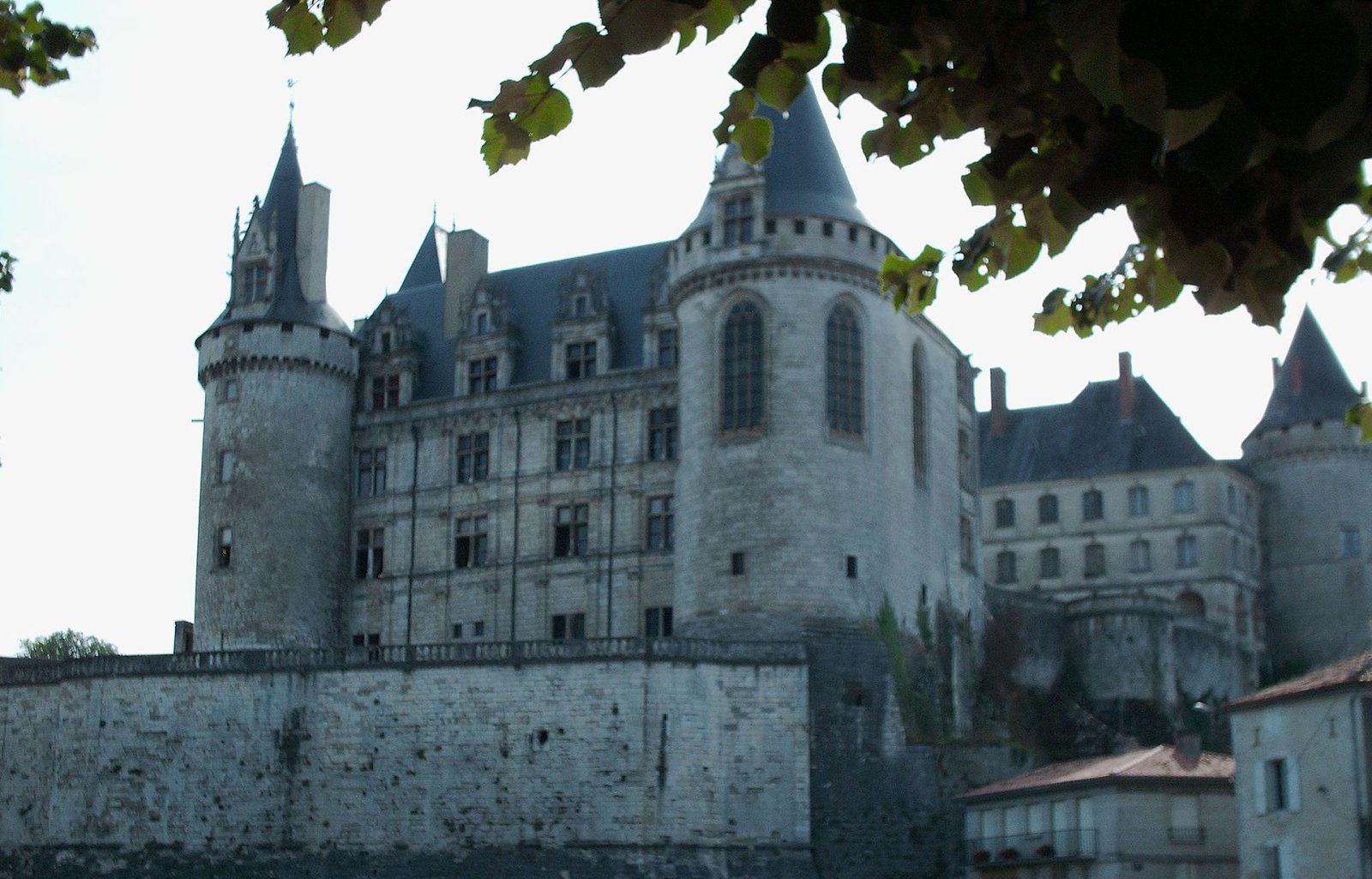 ラ・ロシュフコー城:ヌーヴェル=アキテーヌの歴史を旅する - La Rochefoucauld-en-Angoumois | Secret World Trip Planner