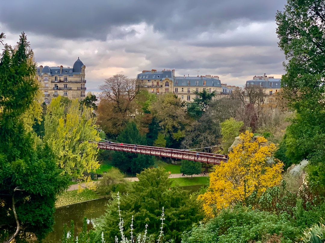 Parc des Buttes-Chaumont: Ein Naturwinkel in Paris - Paris | Secret World Trip Planner