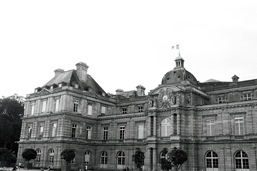 探索卢森堡公园：巴黎的一个天堂角落 - Paris | Secret World Trip Planner