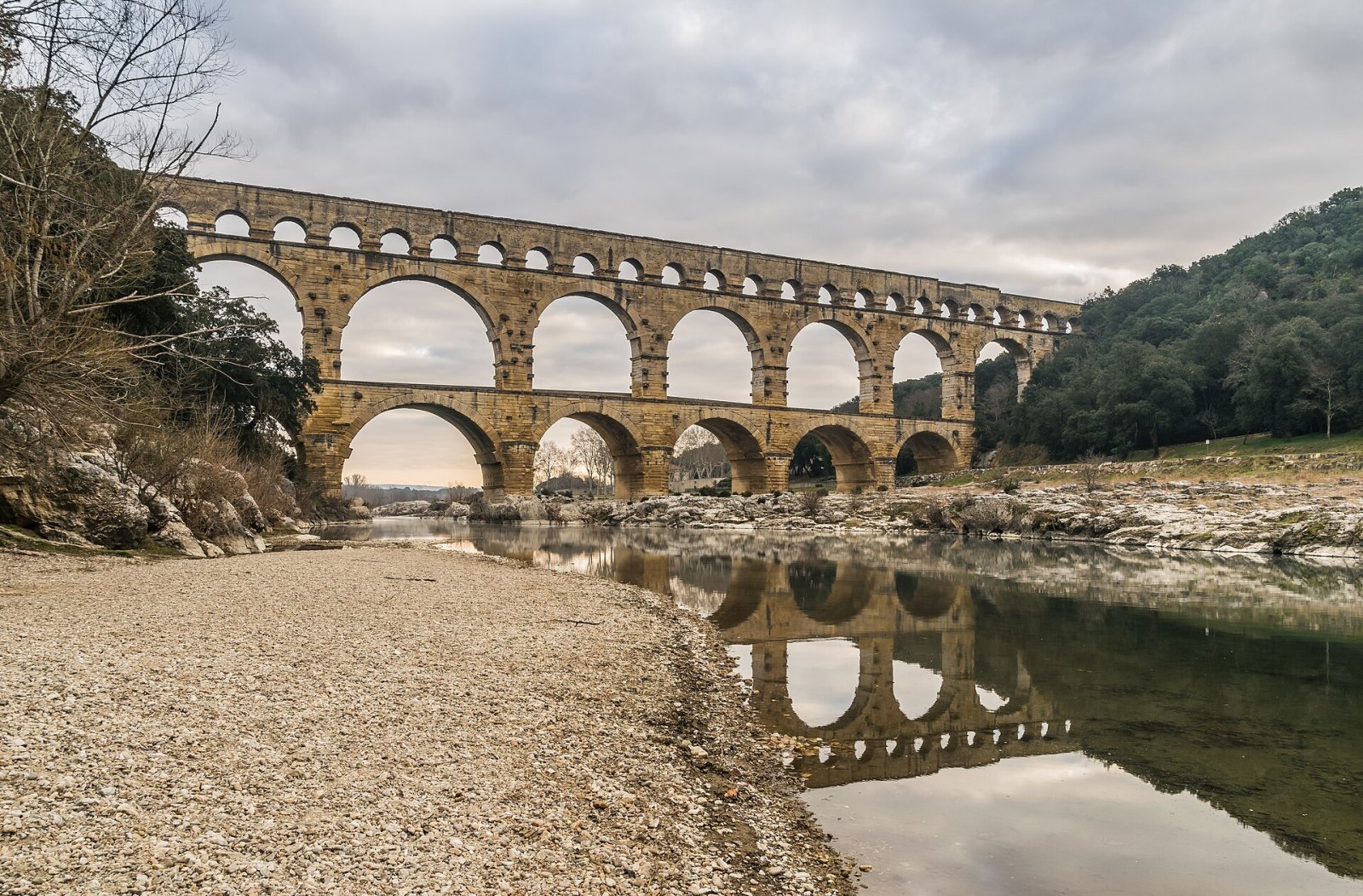 ガールド橋を発見:ローマ史の傑作 - Vers-Pont-du-Gard | Secret World Trip Planner