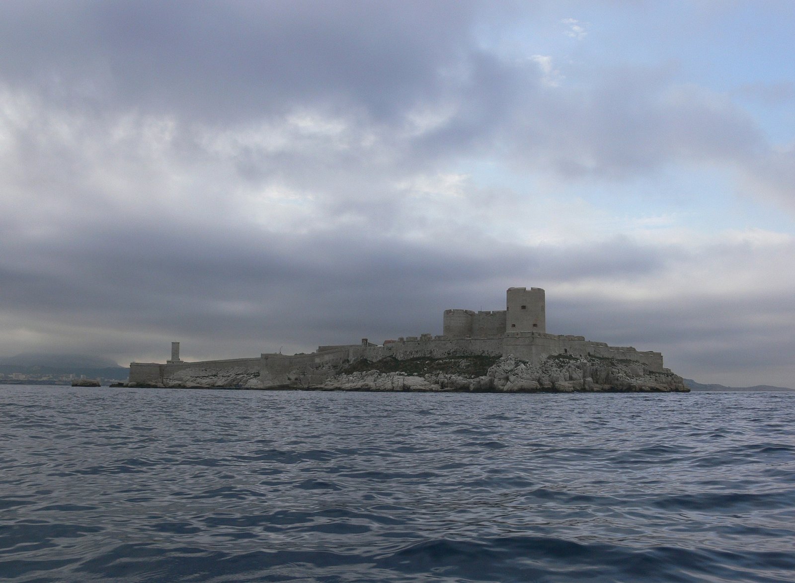 マルセイユのシャトー・ディフの魅力を発見する - Marseille | Secret World Trip Planner